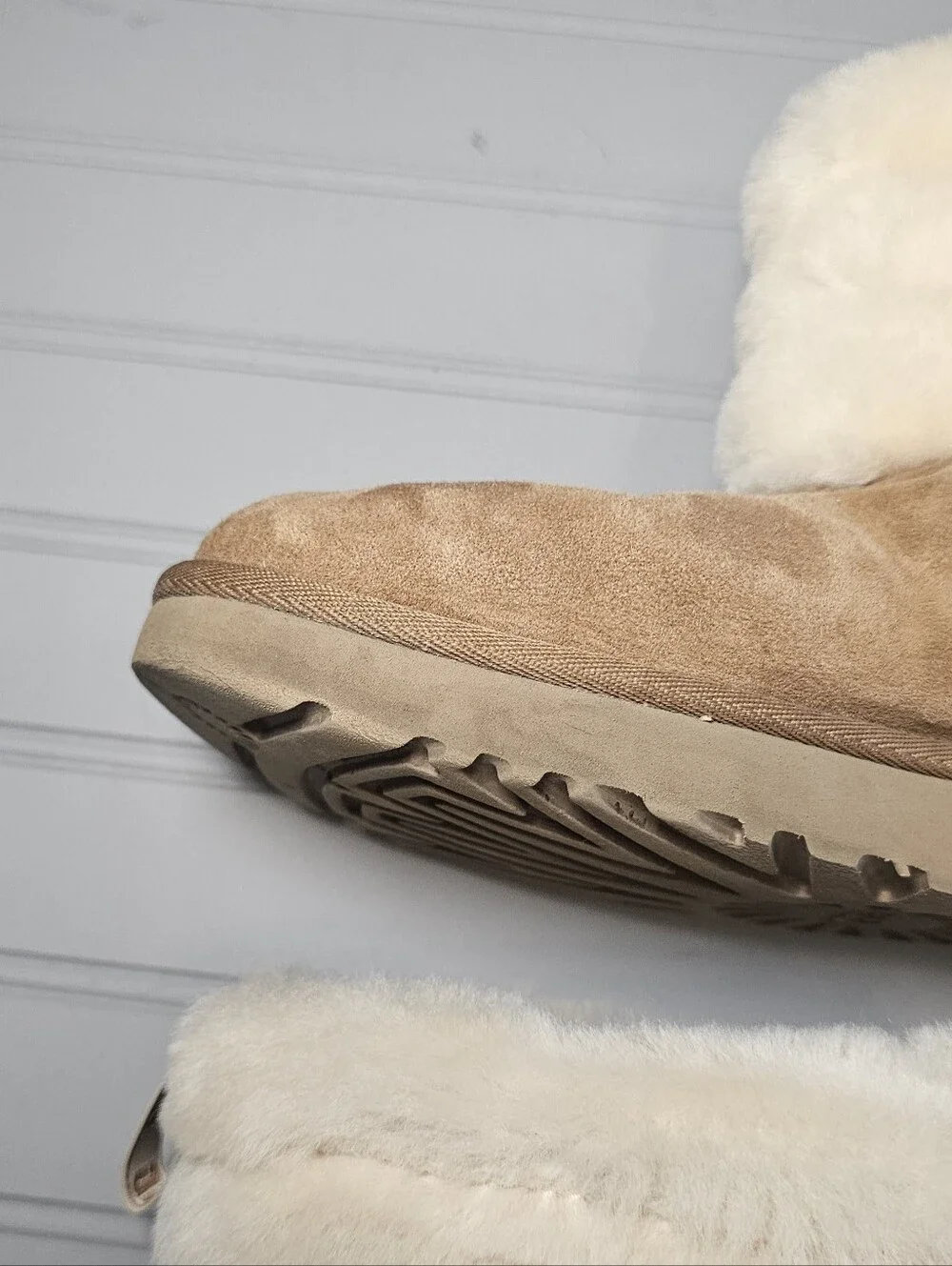 UGG Women's Fluff Mini Quilted Boots Model S/N 1098533 Size 8 Tan / Cream